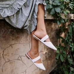 Journee Collection STASI Flats