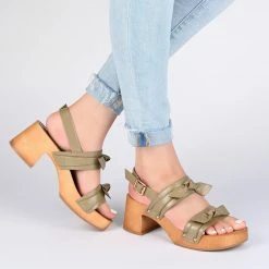 Journee Collection TIA Heels