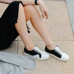 Journee Collection Sneakers KYNDRA